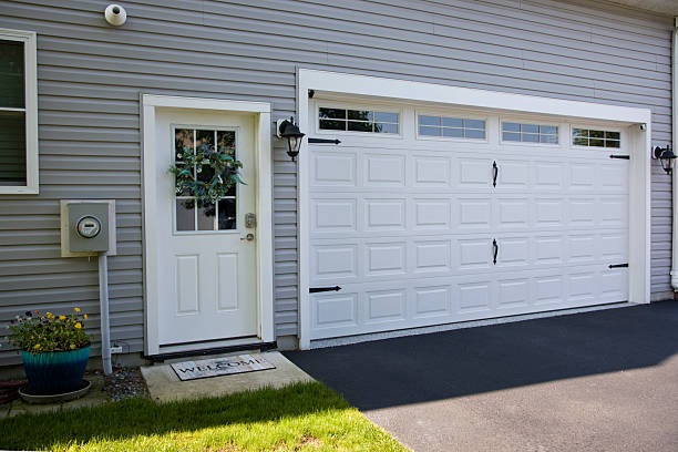 24/7 Emergency Garage Door Panel Replacement experts in Poquonock Bridge, CT